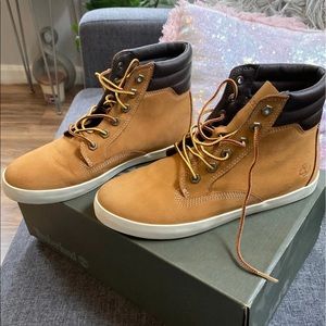 Woman timberland in good condition